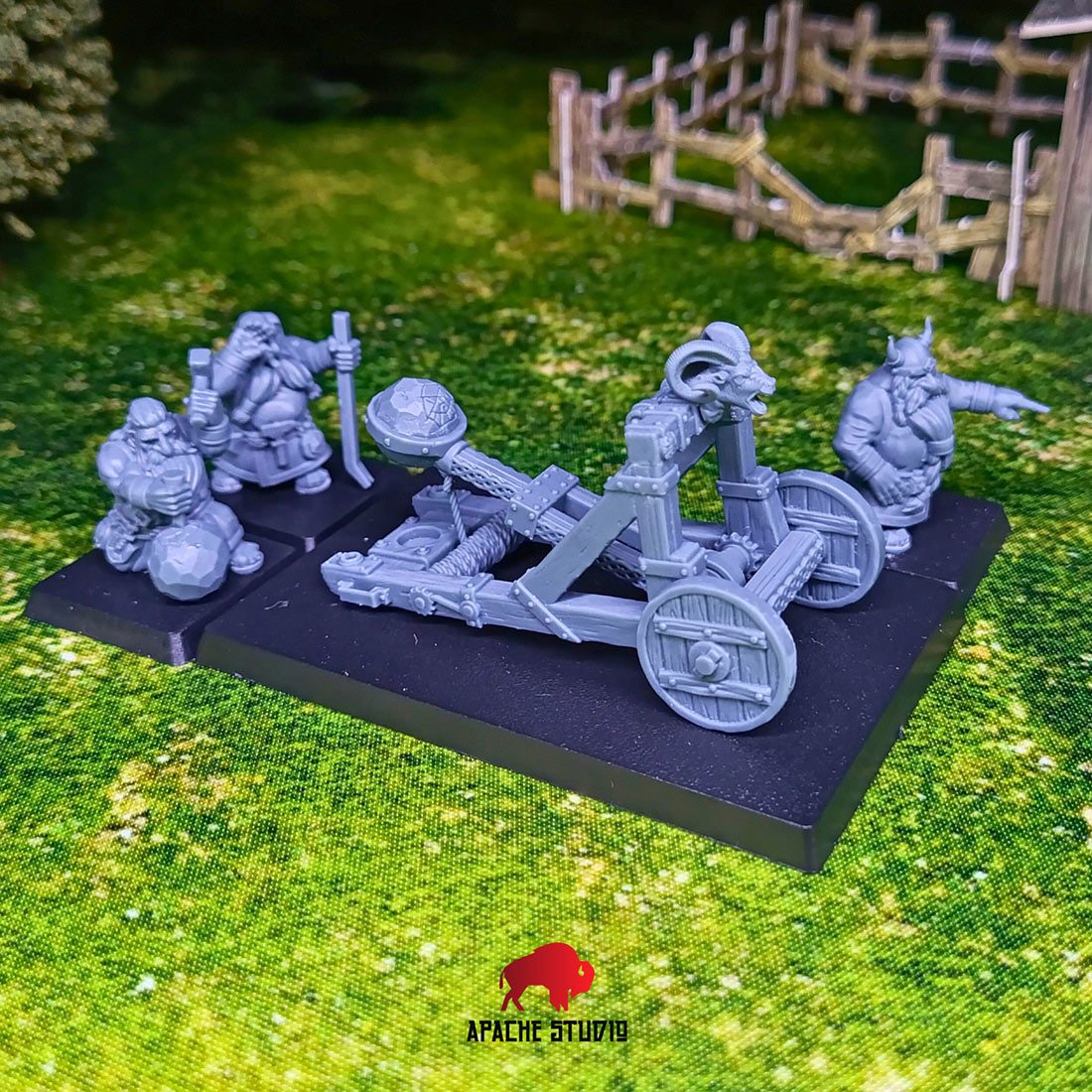 Catapulte et ses servants nains